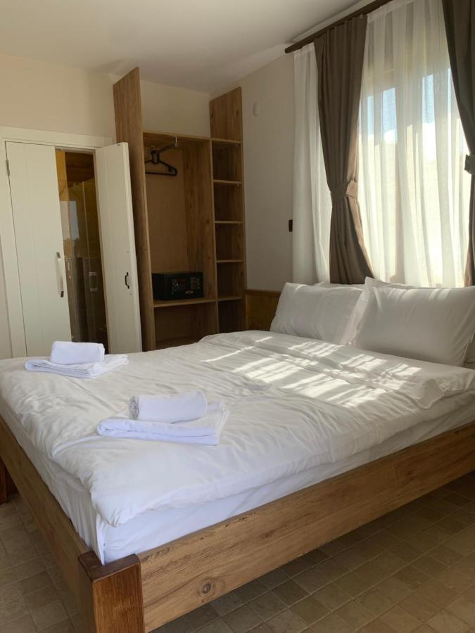 Cesmekes Otel Buitenkant foto