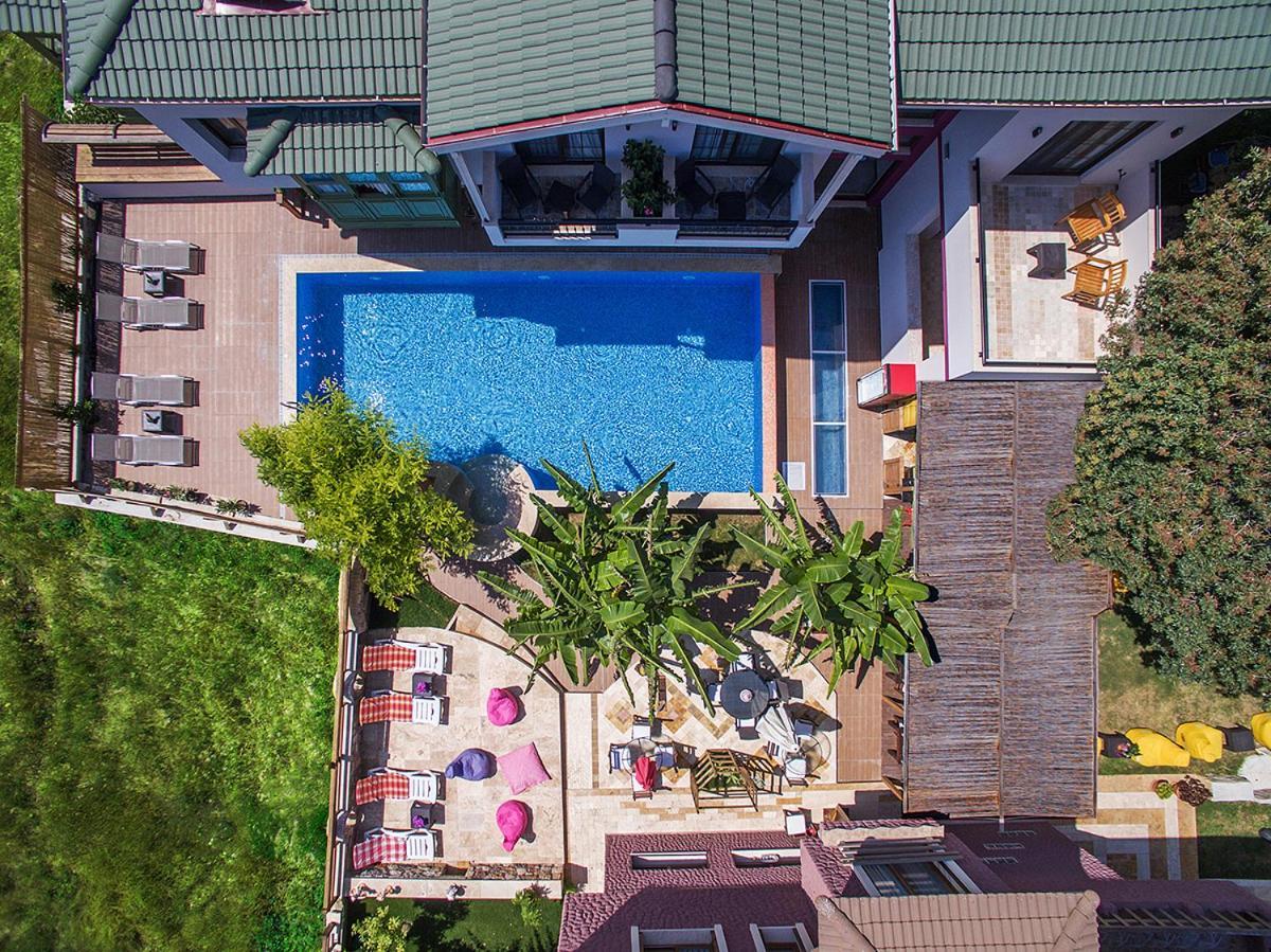Cesmekes Otel Buitenkant foto
